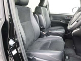アイポイントも高く、女性の方も運転しやすいですよ!ホールド感もあり疲労を軽減させ、もちろんシートも座り心地も◎!