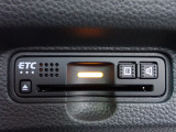 ■【ETC車載器】が装備されています。セットアップをしてお渡しとなり、ETCカードを差し込むだけで高速道路の利用が可能です。