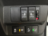 乗り降りに便利な電動スライドドアを装備しています。