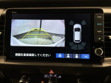 リバースギアに入れるだけで後方の表示へ切り替わります。夜間や雨の日の駐車も楽になりますよ。