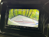 【バックカメラ】駐車時に後方がリアルタイム映像で確認できます。大型商業施設や立体駐車場での駐車時や、夜間のバック時に大活躍!運転スキルに関わらず、今や必須となった装備のひとつです!