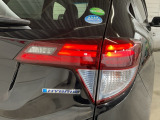 特徴的なデザインで後方からの確認しやすいLEDリアコンビネーションランプ