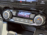オートエアコンで温度を設定するだけで快適な車内環境を維持することができます!