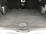 リヤシートを倒すと大きな荷物も搭載可能です。