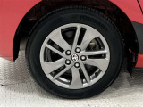 タイヤサイズは185/60R15!残り溝は4ミリ程度です!純正アルミホイール!(右リヤタイヤ)