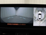 上から車両を見下ろしたような映像をナビゲーション画面に表示する「パノラミックビューモニター」を搭載しています。