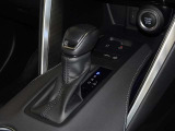 電動パーキングブレーキ・ブレーキホールドを装備してます。ホールド機能は信号待ちが多い一般道で疲労軽減になり、大好評です!
