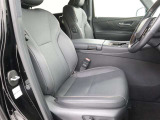 高いホールド性で運転姿勢が安定します。長距離ドライブでも疲れにくいのが魅力です。快適なドライビングライフをお送りください♪