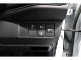 Hondaセンシングの機能のひとつ、アダプティブクルーズコントロール付!アクセルから足を離しても設定したスピードと前車との車間を保ち走行してくれます!車線維持もアシスト☆高速道路で疲労軽減ですね☆