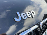 「どこにでも行ける。何でもできる。」Jeepに息づく自由の精神はその素晴らしい性能で、Jeepだから辿り着ける未知なる世界へ誘い心と身体を開放します。