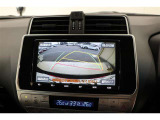 ■バックカメラ■ モニターを見ながら車庫入れやバック運転ができるので、車庫入れが苦手な方や大きな車を運転する際にも安心!現在のバックカメラは小型になってあまり目立ちません。視野も広く、オススメです!