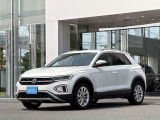 しっかりとしたプレスラインもVWの特徴です。光のゆがみがないきれいなボディが品質の高さの象徴です!