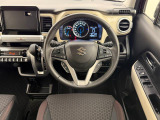 このハンドルを握った時に、車を所有している優越感を味わえますね