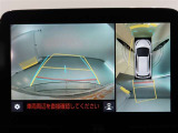 パノラミックビューモニター付きです。車両を上から見たような映像をモニター画面に表示。運転席からの目視では見にくい、車両周辺の状況をリアルタイムでしっかり確認できます。