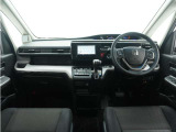 ◆視界広々で非常に運転しやすくロングドライブでも疲れを感じさせないすっきりとまとまったインパネ周りです。