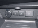 両席フロントシートヒータース/充電用USB端子