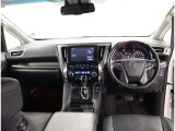 オシャレなインテリアで運転する気分も盛り上がりますよね^^