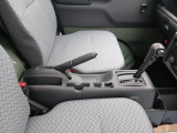 トヨタの中古車には3つの安心をセットにしています。1トヨタ認定検査員による車両状態の評価。2まるまるクリーニングによる内外装のクリーニング。31年間走行距離無制限の安心保証(無料)。