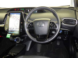 運転席まわりです。 各操作スイッチは使いやすい位置に配置されてます。