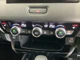 【左右独立オートエアコン】左右席で独立温度コントロールが可能です。運転席はキンキンに冷やして助手席はマイルドにと言った設定が可能です☆暑さ寒さでケンカすることもなくなりますね♪
