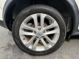 純正アルミホイールです。 タイヤサイズは、215/55R17です!