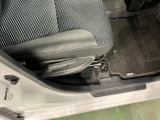 痛みの出やすい運転席シートの角、フロアマット、座面、ともに良好です