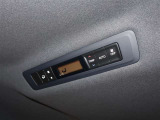 後席用のオートエアコンです。温風、冷風を自動で管理して、リアの方も快適にドライブを楽しんでいただけます!