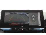 パノラミックビューモニター付きです。車両を上から見たような映像をディスプレイオーディオ画面に表示。運転席からの目視だけでは見にくい、車両周辺の状況をリアルタイムでしっかり確認できます。