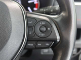 アダプティブクルーズコントロール機能付きです。走行中に先行車の様子を検知しながら、設定した車速の範囲内で先行車との距離のキープを支援します。詳細は販売店スタッフまでおたずねください。