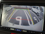 【バックモニター】車をバックさせる際に後方の様子をカーナビのモニターで確認。バック駐車を安全にスムーズに行うことができます!