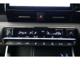 ★運転席と助手席でそれぞれお好みに合わせて温度設定が行えるフルオートエアコンです。外気温や室温、日射量を感知し、吹き出し温度、風量を緻密に制御します