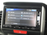 純正メモリーナビ(VXM-152VFi)を装着しております。AM、FM、CD、DVD再生、Bluetooth、音楽録音再生、フルセグTVがご使用いただけます。初めて訪れた場所でも安心ですね!