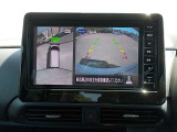 【アラウンドビューモニター】まるで車を空から見たような映像が映るので車両周辺の安全確認も一目でできます!小さなお子様や障害物も確認できるので、運転のし易さだけではなく事故防止にも役立ちます♪
