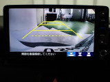 バックも安心のリアカメラ付いています。リアカメラがあると、いつでも安全にバックできますね。死角も減ります。3ビュー切り替え、ガイド線表示なので便利です。