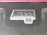 【スズキ セーフティサポート】走行中に前方の車両等を認識し、衝突しそうな時は警報とブレーキで衝突回避と被害軽減をアシスト。より安全にドライブをお楽しみいただけます。