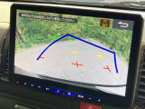 【バックカメラ】駐車時に後方がリアルタイム映像で確認できます。大型商業施設や立体駐車場での駐車時や、夜間のバック時に大活躍!運転スキルに関わらず、今や必須となった装備のひとつです!