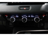 運転席と助手席の温度設定の変更が可能な左右独立タイプのデュアルエアコンです♪♪♪暑がりな人・寒がりな人も誰もが車内を快適にお過ごしいただけます♪♪♪