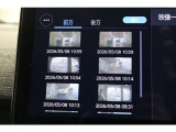 前後ドライブレコーダー搭載。車載カメラの映像を内蔵メモリーに録画。別のカメラを後付けすることなく前後映像を記録できます。録画した映像はディスプレイオーディオの大画面ですぐに再生、確認できます。