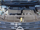【発電効率と静粛性を高める〔VC-TURBO〕】 日産が世界で初めて量産化に成功した可変圧縮比技術。これをベースに新型エクストレイル用に開発したエンジンを搭載。ハイパワーモーターに余裕ある電力を供給