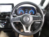 運転が楽しくなる明るく開放的な運転席まわりです。
