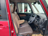 運転席側から観たフロントシートのイメージです。