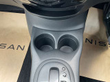 便利なドリンクホルダーが付いてます♪