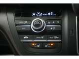 フルオートエアコン搭載。好みの温度に設定するだけで、風向や風量を自動でコントロール!いつでも快適な車内環境に。さらに、体を直接温めるシートヒーター付きで寒い季節も暖かく過ごせます。