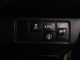 パーキングセンサーや横滑りを防ぐVSA等のスイッチ類は運転席の右側、手の届きやすい位置にあります。