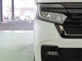 LEDヘッドライトは、点灯の瞬間から光量を発揮し、突然暗くなるトンネルなどでの安定感を高めます。