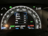 とっても見やすいメーターです。夜間時はラグジュアリーな気分にさせてくれる照明が魅力ですので、夜のドライブも楽しみになりますよ♪