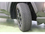 タイヤサイズ 225/65R17。スタッドレスタイヤを装着しています。