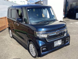 自社整備工場で点検整備をおこなってからお渡ししています。車検が残っている場合は『12ヶ月点検整備』を、車検整備付きの場合は『車検整備』をおこないます。整備費用は車両本体価格に含まれています。