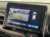 カラービジョンとガイドラインで見やすいバックモニターと障害物センサーで車庫入れも楽ちんです♪