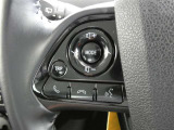 【ステアリングスイッチ】ステアリングから手を伸ばさなくても簡単にオーディオコントロールできますので、安全ですね。